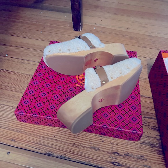 Tory Burch Jessica Sherpa Clogs - Picture 5 of 11